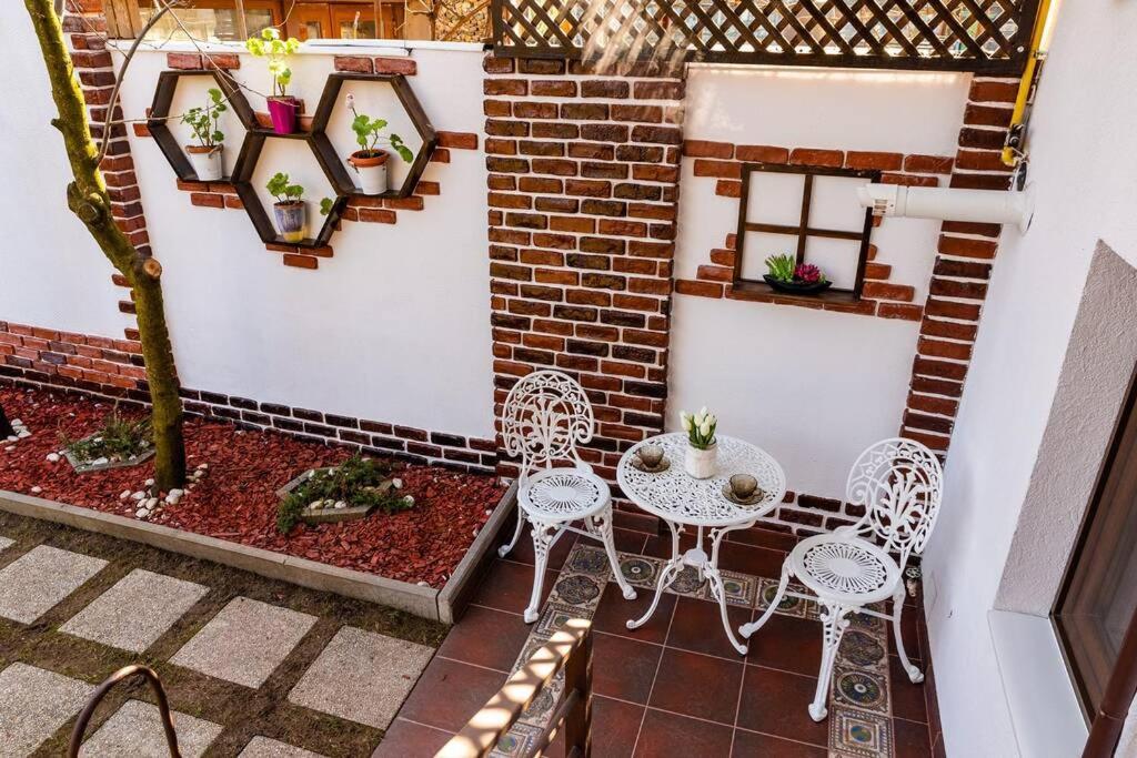 Cozy House With Nice Garden In Heart Of City Center Villa คลูจ-นาโปกา ภายนอก รูปภาพ