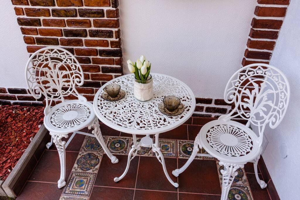 Cozy House With Nice Garden In Heart Of City Center Villa คลูจ-นาโปกา ภายนอก รูปภาพ